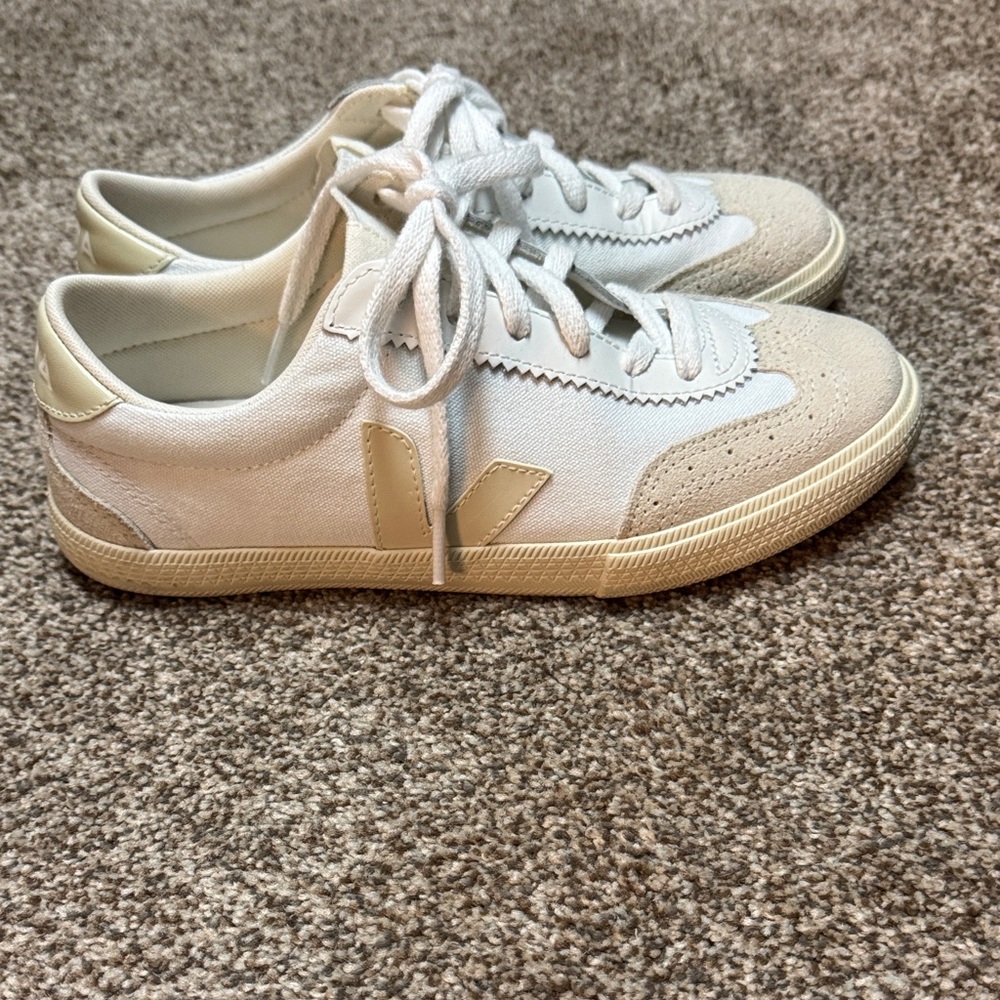 Veja Cream and White Casual Sneakers